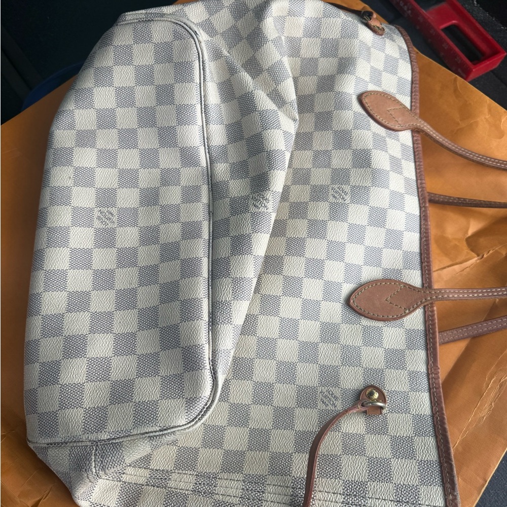 Louis Vuitton Neverfull - Picture 6 of 7